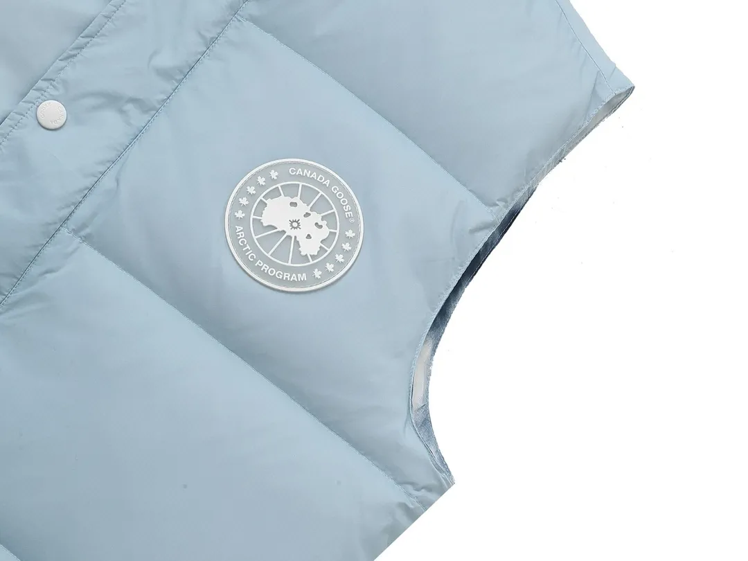 P480 Aqua Blue] Canadagoose/Canada Goose White Label Glacier Down Vest Canada Goose's new "Northern Lights Series" down vest Canada Goose's new "Northern Lights" Northern Lights White Label Down Vest is on sale! The light and layered colors give people the feeling of being trapped in the mist around icebergs and glaciers. It can be said to be very dreamy! Original YKK zipper, Size:XS-XXL
